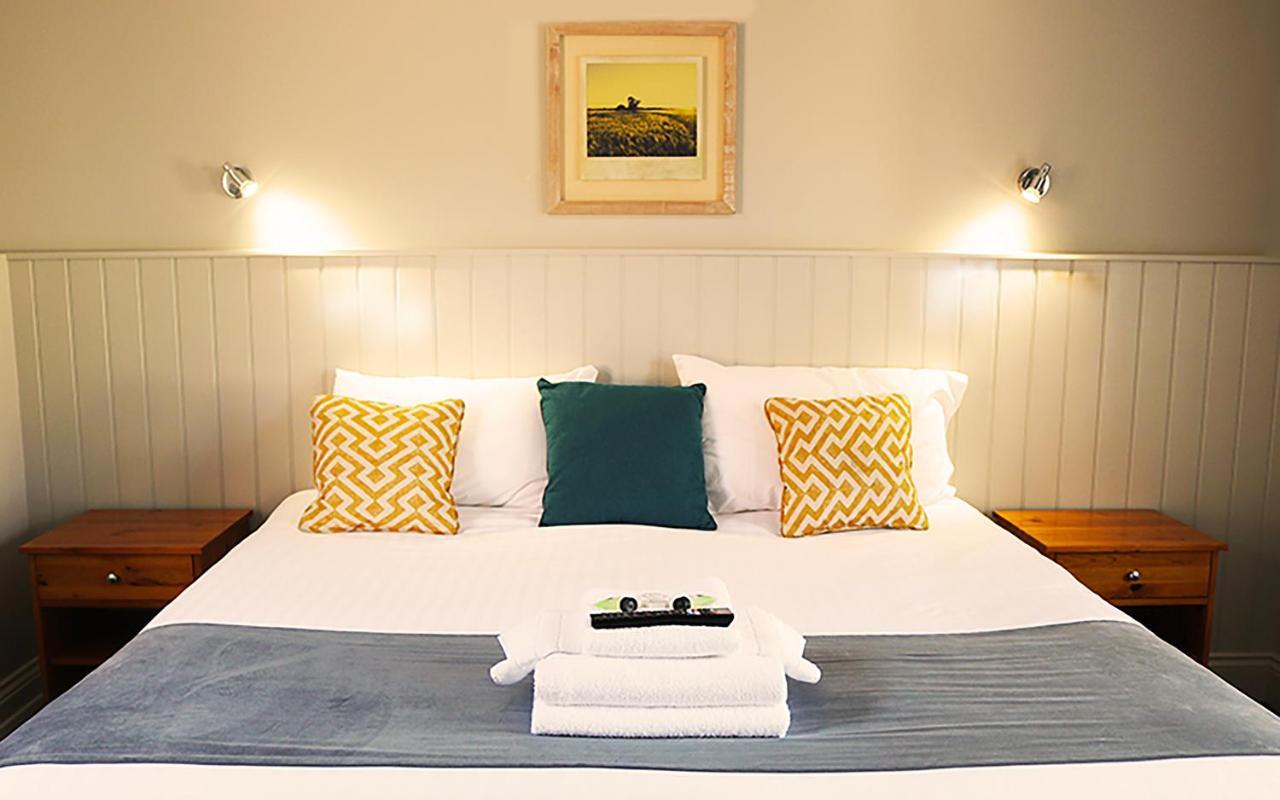 Hotel The Oyster Smack Burnham-on-Crouch Exterior foto